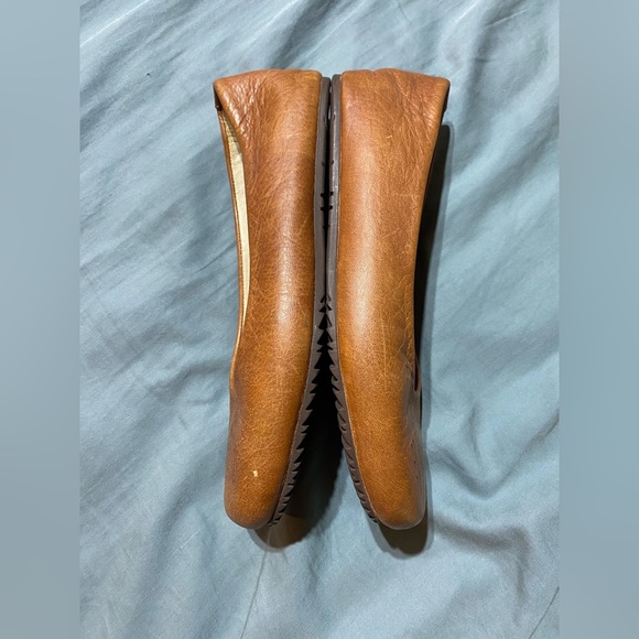 Manitobah Mukluks Slip on Flats - Picture 4 of 6